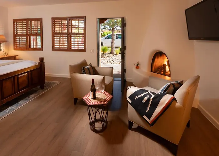 Pinon Court By La Fonda